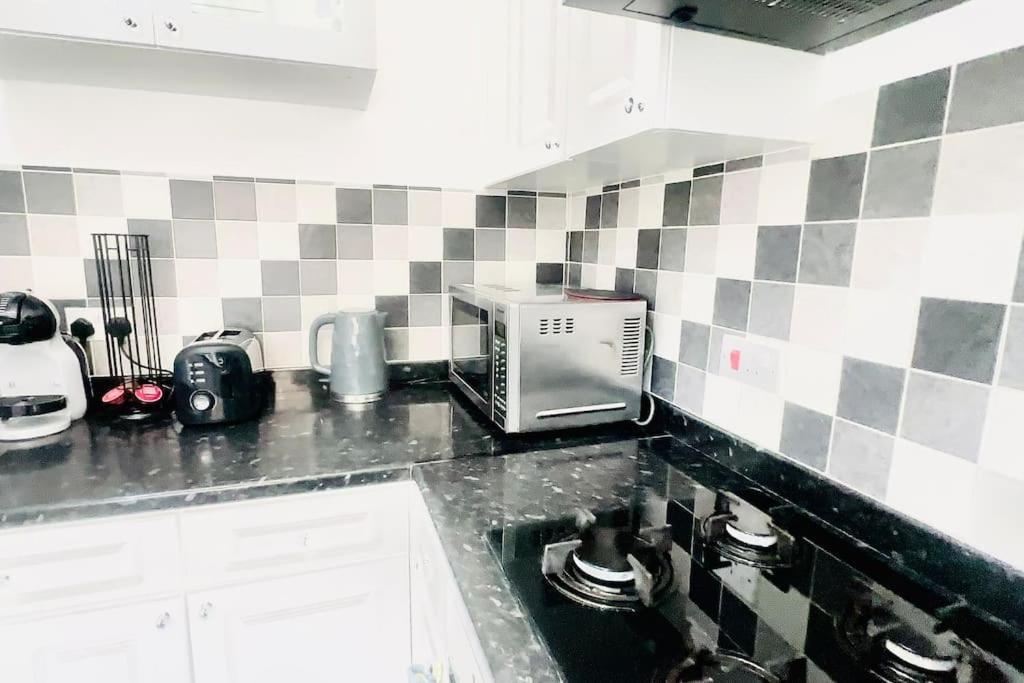Amazing Location - City Of London- 2 Bedroom Stunning Canal View House With Private Garden,Parking & Balcony Экстерьер фото