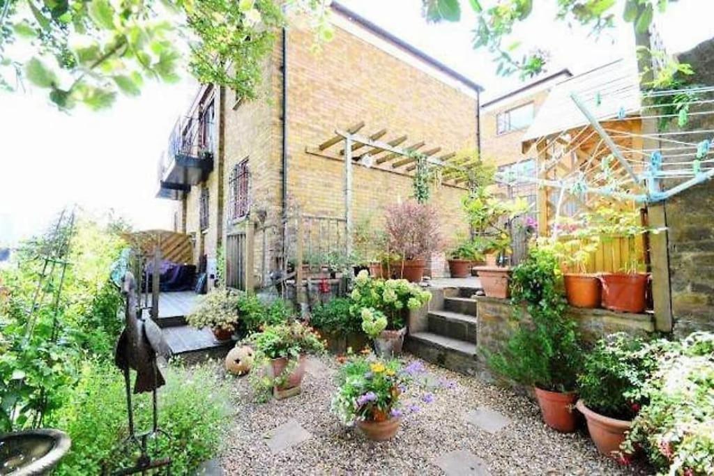 Amazing Location - City Of London- 2 Bedroom Stunning Canal View House With Private Garden,Parking & Balcony Экстерьер фото