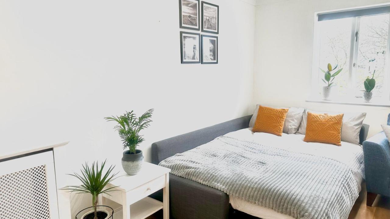 Amazing Location - City Of London- 2 Bedroom Stunning Canal View House With Private Garden,Parking & Balcony Экстерьер фото