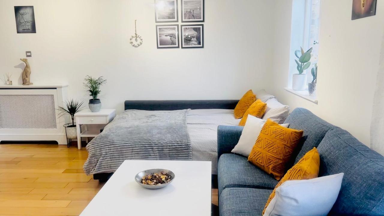 Amazing Location - City Of London- 2 Bedroom Stunning Canal View House With Private Garden,Parking & Balcony Экстерьер фото