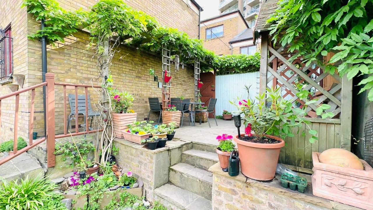 Amazing Location - City Of London- 2 Bedroom Stunning Canal View House With Private Garden,Parking & Balcony Экстерьер фото
