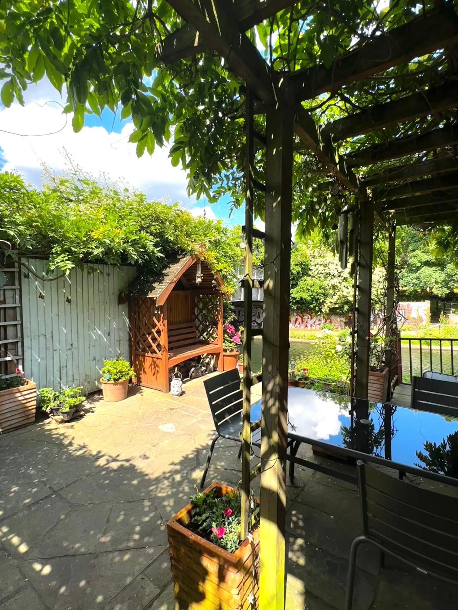 Amazing Location - City Of London- 2 Bedroom Stunning Canal View House With Private Garden,Parking & Balcony Экстерьер фото